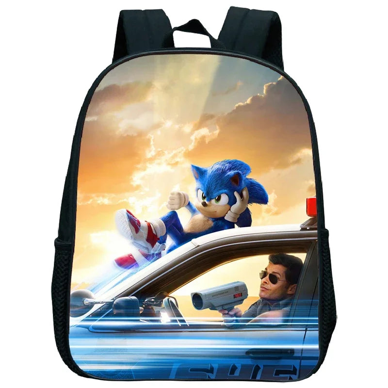 Cartable Sonic Allongé sur la Voiture de Police